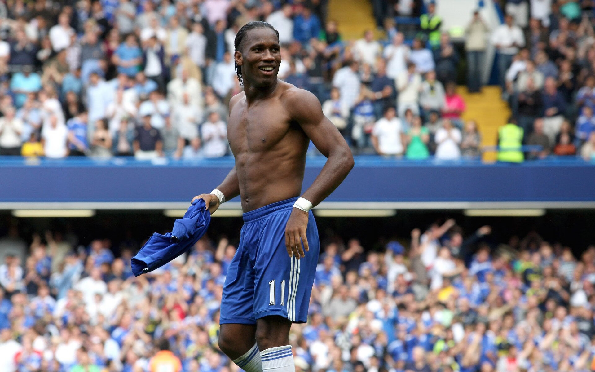 世界杯官方球迷歌曲走红 街头巷尾人人会唱副歌