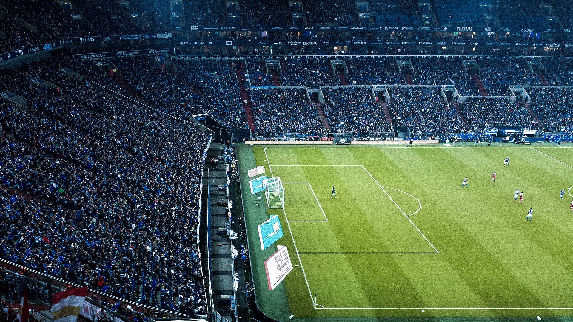 职校“工种结合体能赛” 焊工与汽修学生比拼力量耐力